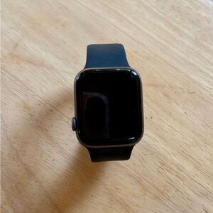 Apple Watch Series 5, Black with Silicone Band - Sleek Wearable